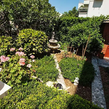 Neda Pensionat Makarska