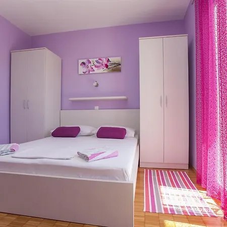 威拉内达酒店 3*