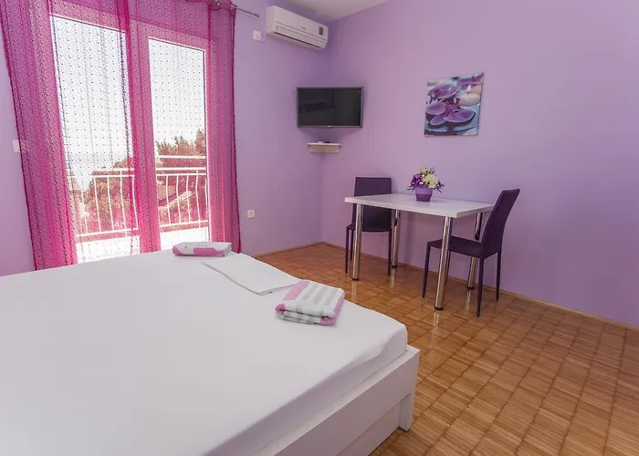 Neda Guest house 3*