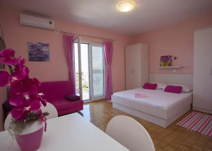 Neda Pensionat Makarska